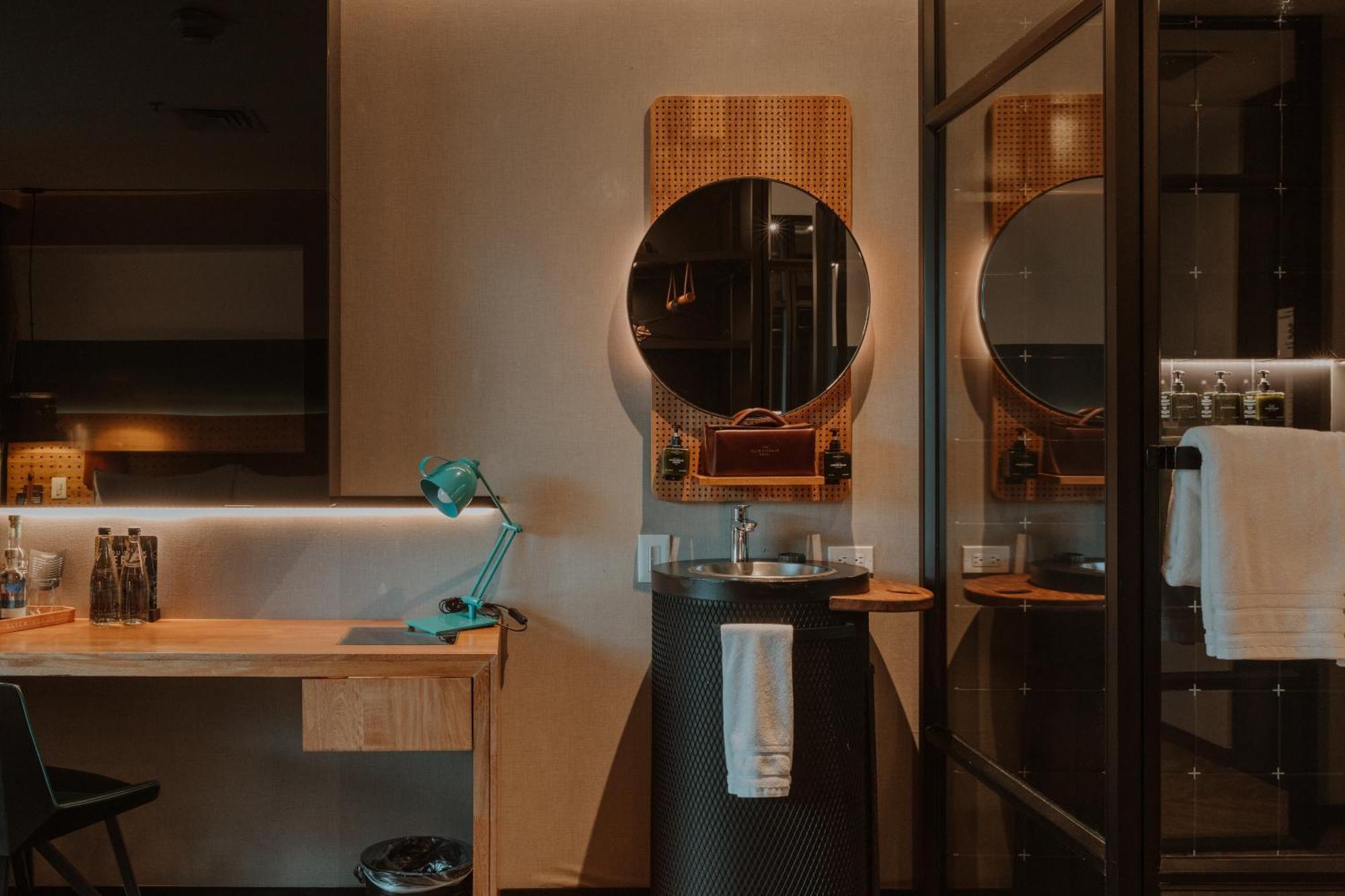 The Click Clack Hotel Medellín Eksteriør billede Bathroom at the Hotel