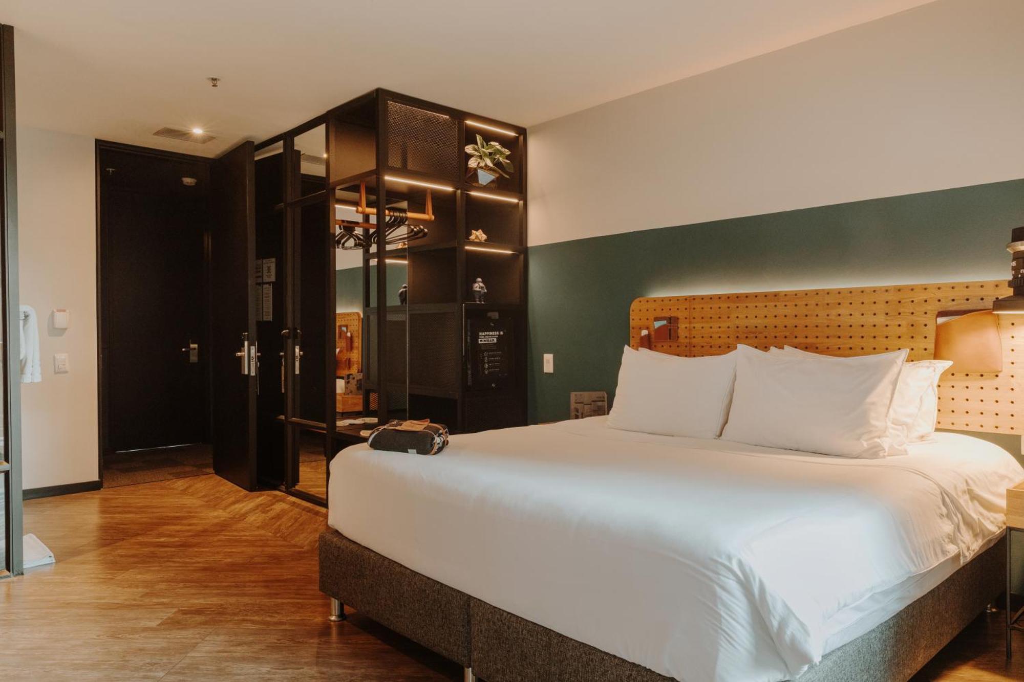 The Click Clack Hotel Medellín Eksteriør billede Deluxe Room