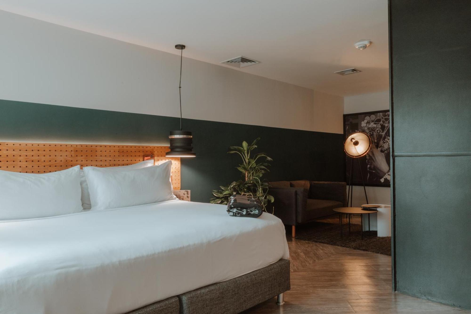 The Click Clack Hotel Medellín Eksteriør billede A room at the hotel