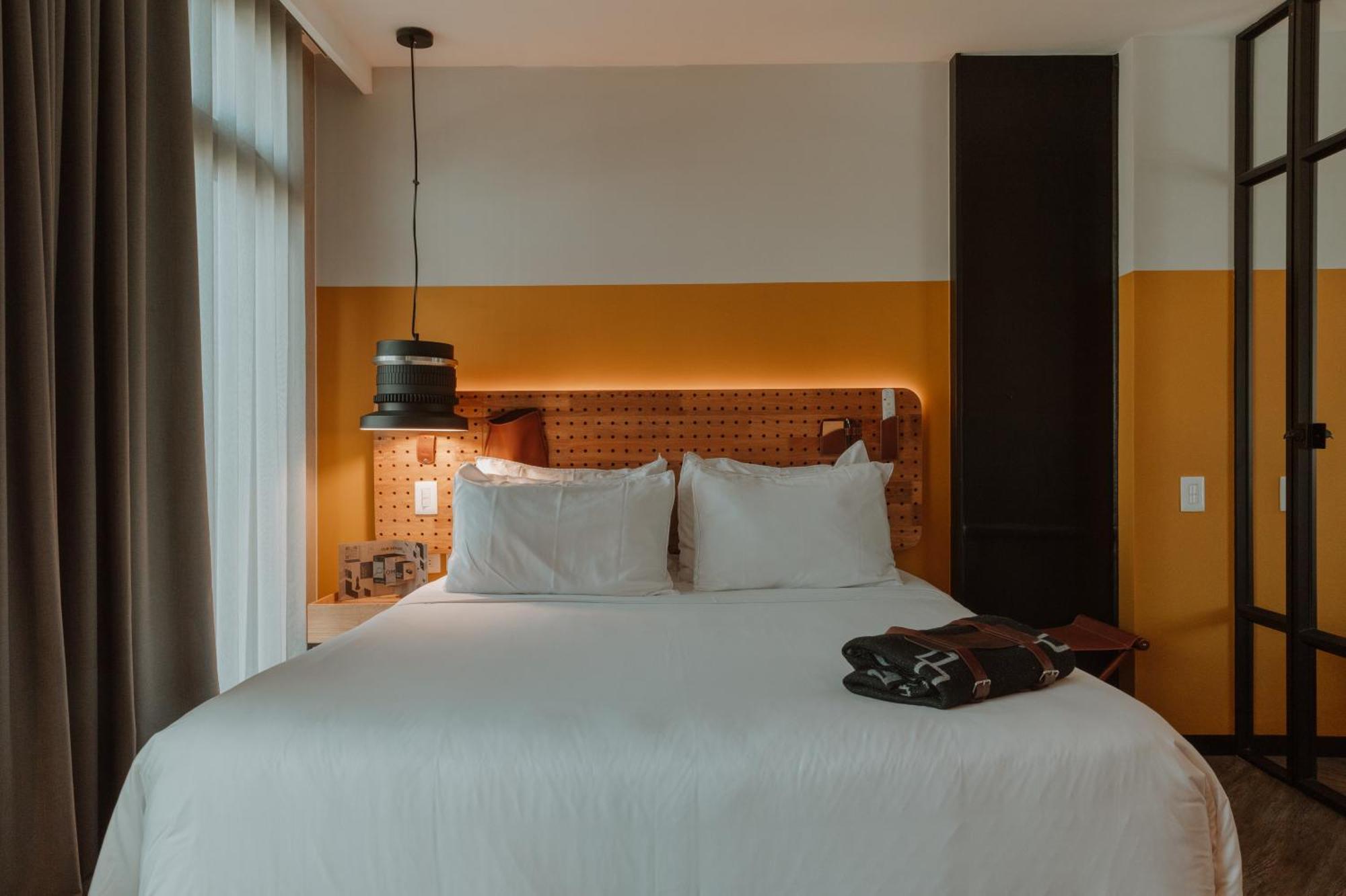 The Click Clack Hotel Medellín Eksteriør billede A room at the hotel