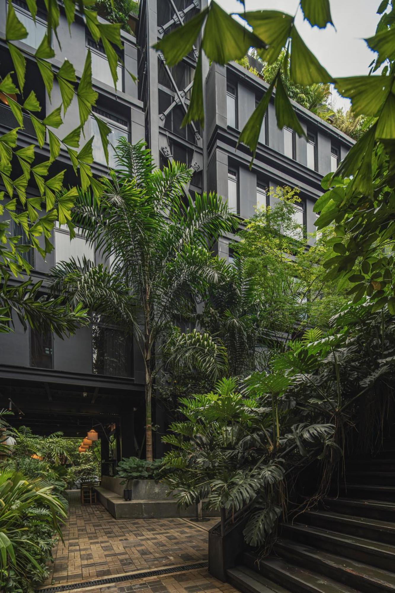 The Click Clack Hotel Medellín Eksteriør billede The interior courtyard of the building